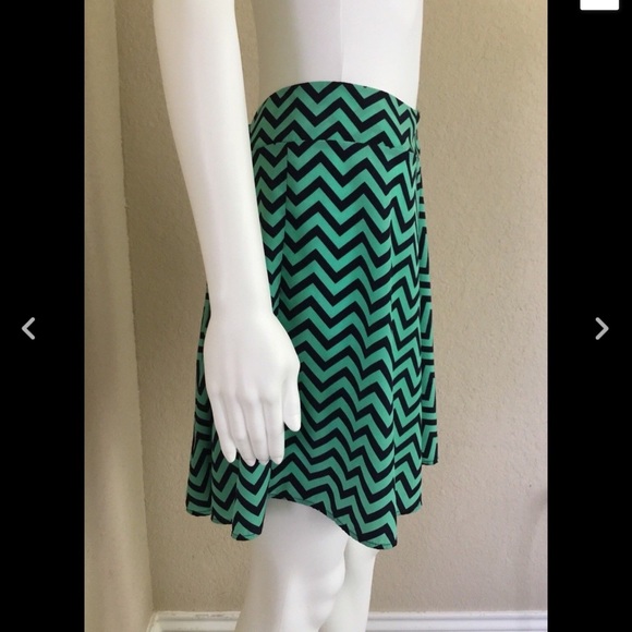 Francesca’s Bird Cage Women's Skirt Sz L Chevron - Picture 4 of 5